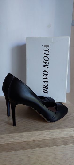 Кожаные Bravo Moda туфли туфлі босоніжки Нові. На 39 р.