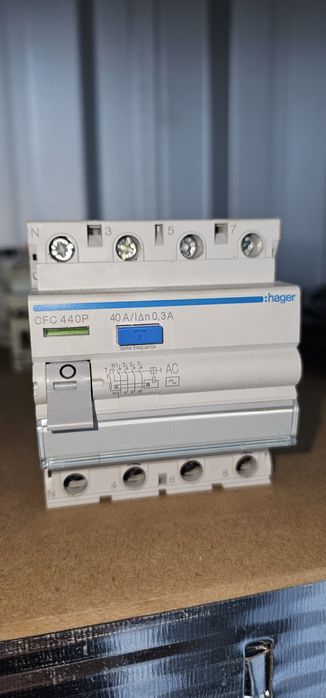 Diferenciais Hager e Merlin em excelente estado