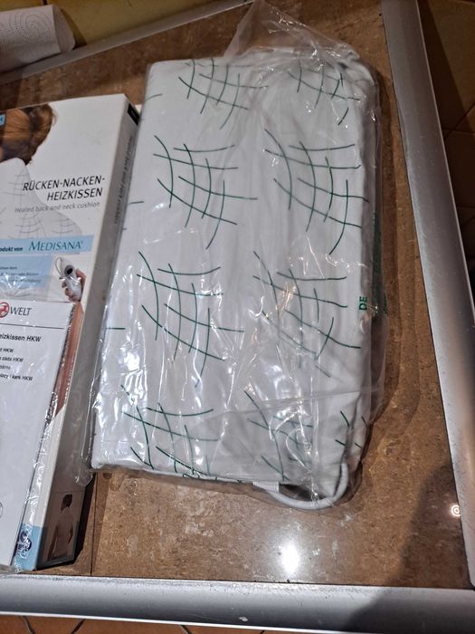 Wygrzewająca poduszka elektryczna na plecy i kark.