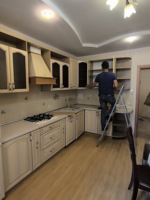 Продам кухню з технікою