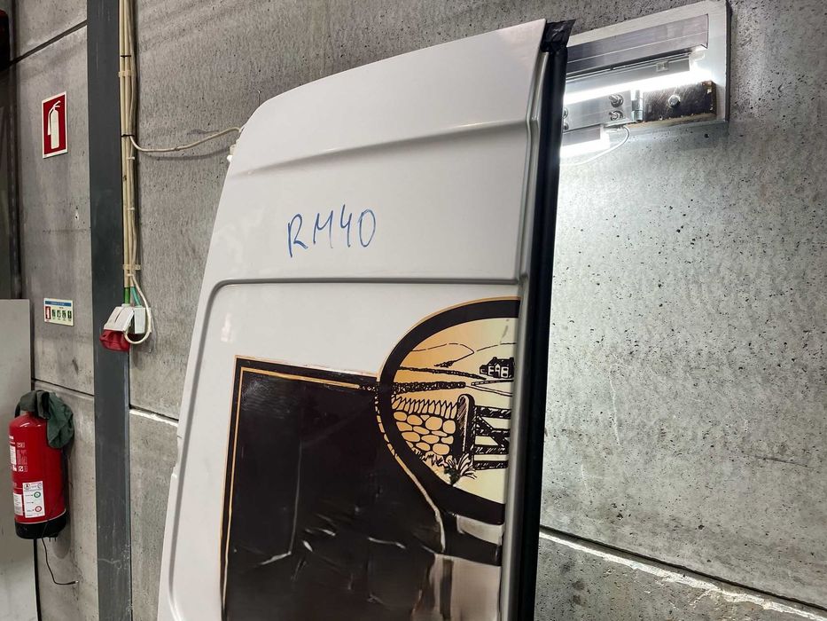 Porta traseira esquerda Mercedes Sprinter W906 (Ano: 2014)