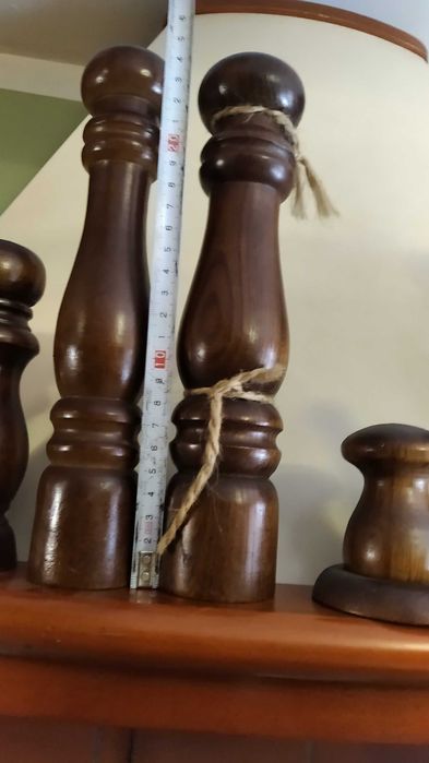 Drewniana kolekcja młynków