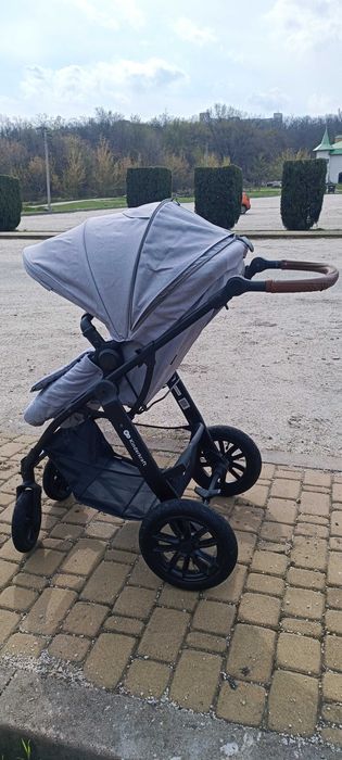 Дитяча коляска і автокрісло