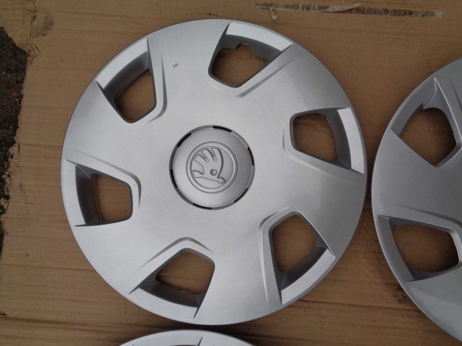 4 bardzo ładne oryginalne kołpaki, komplet kołpaków 15 SKODA