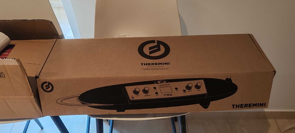 Moog Theremini – impecável, sem uso, com caixa original