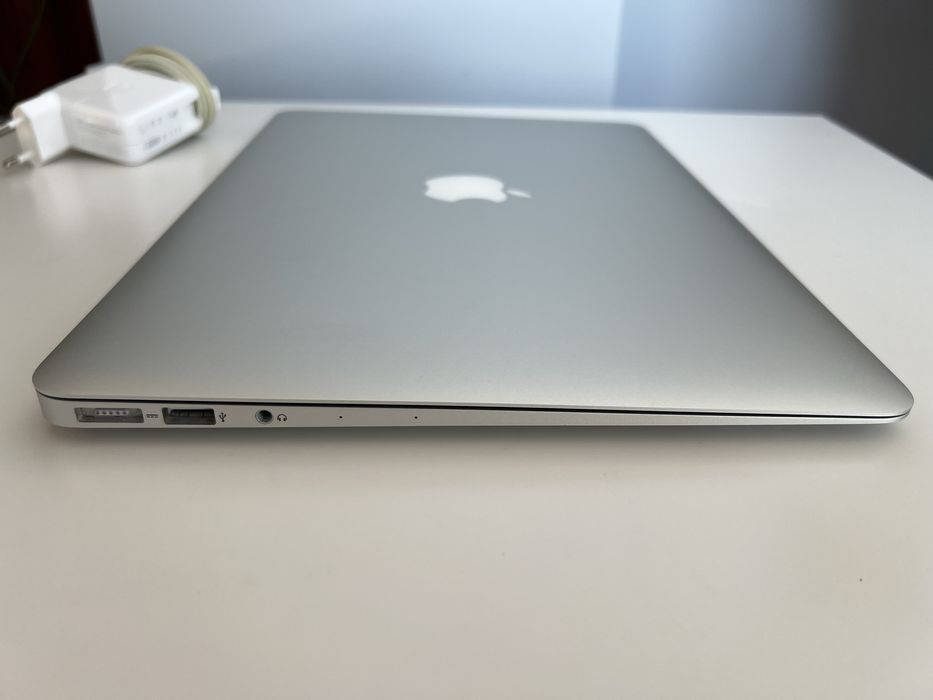 Продам Macbook Air 13- inch 2015