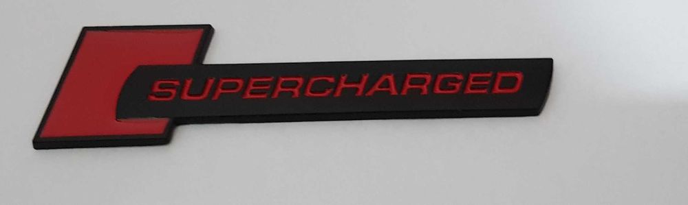 Nowy znaczek przyklejany Supercharged czarny