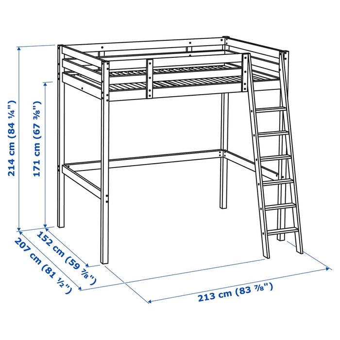 Cama alta IKEA usada, resistente e segura. Ideal para otimizar espaço, com escada e área livre embaixo. Ótima para quartos pequenos!