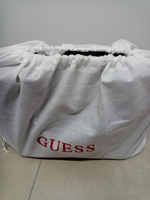 Mala shopper guess preta e prateada