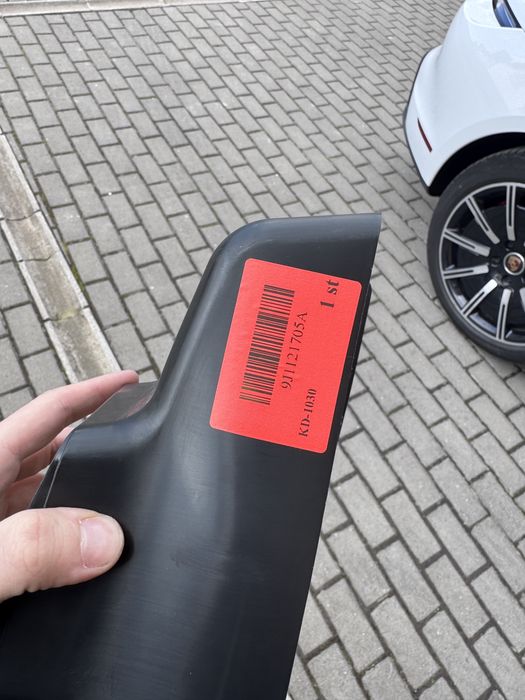 9J1121705A Воздуховод за жалюзями лівий Taycan Porsche