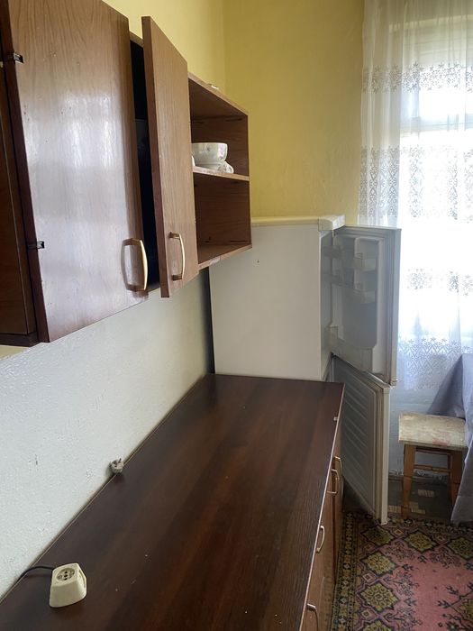 Продається двокімнатна квартира на другому поверсі поруч з центром по вул Берегівська !