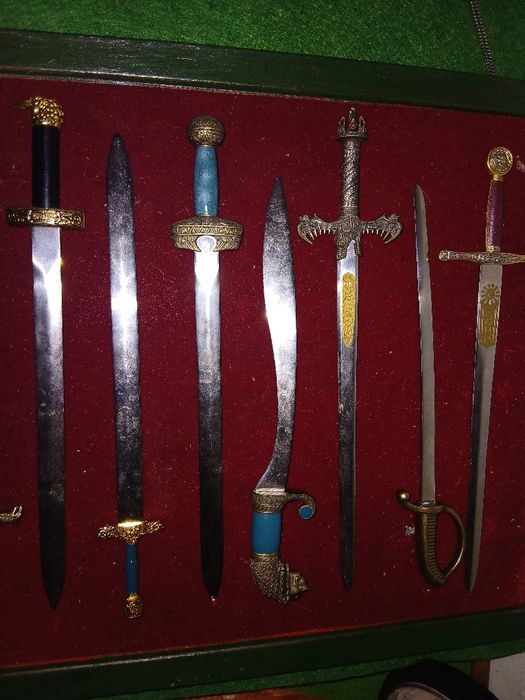 10 Espada histórica por 11 € cada