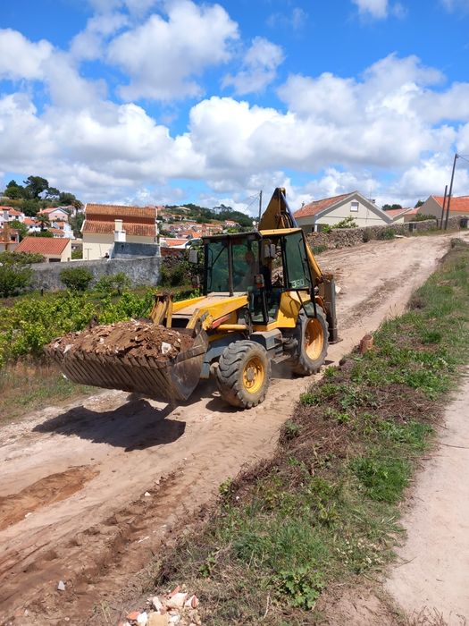 Serviço de Retroescavadora