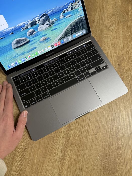 2020 MacBook Pro 13’ Space Gray — M1/8GB/256GB — Батарея: 100%
