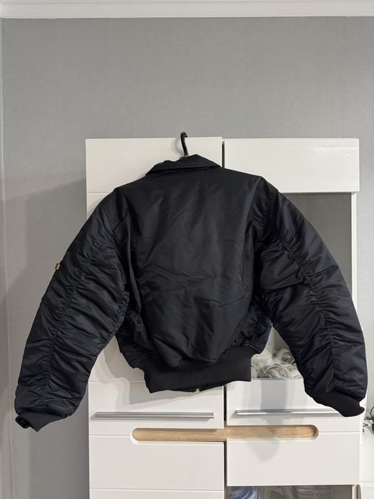 Продам бомбер Alpha Industries