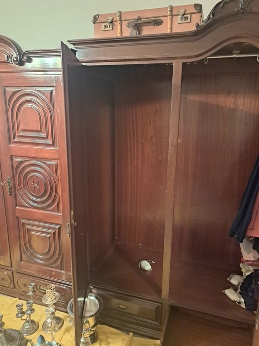 Roupeiro / guarda roupa em madeira