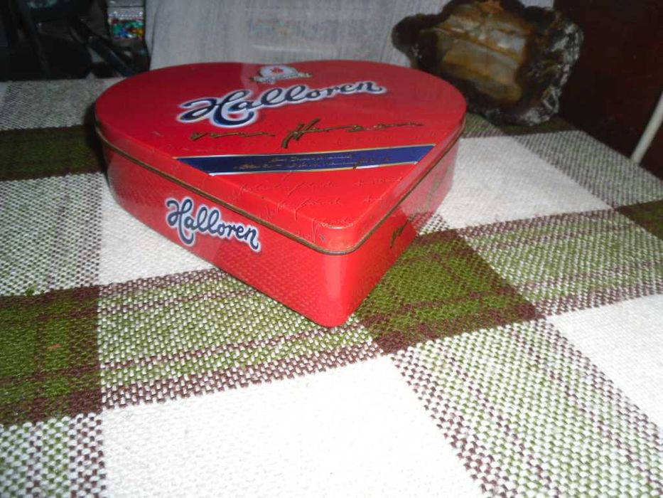 Коробочка металлическая  в форме сердца коллекционная