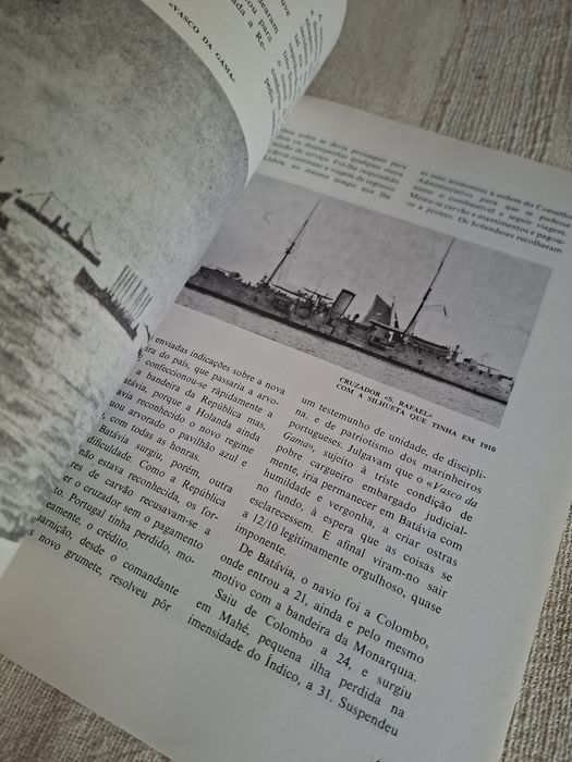 Exemplar da revista Tridente escola naval