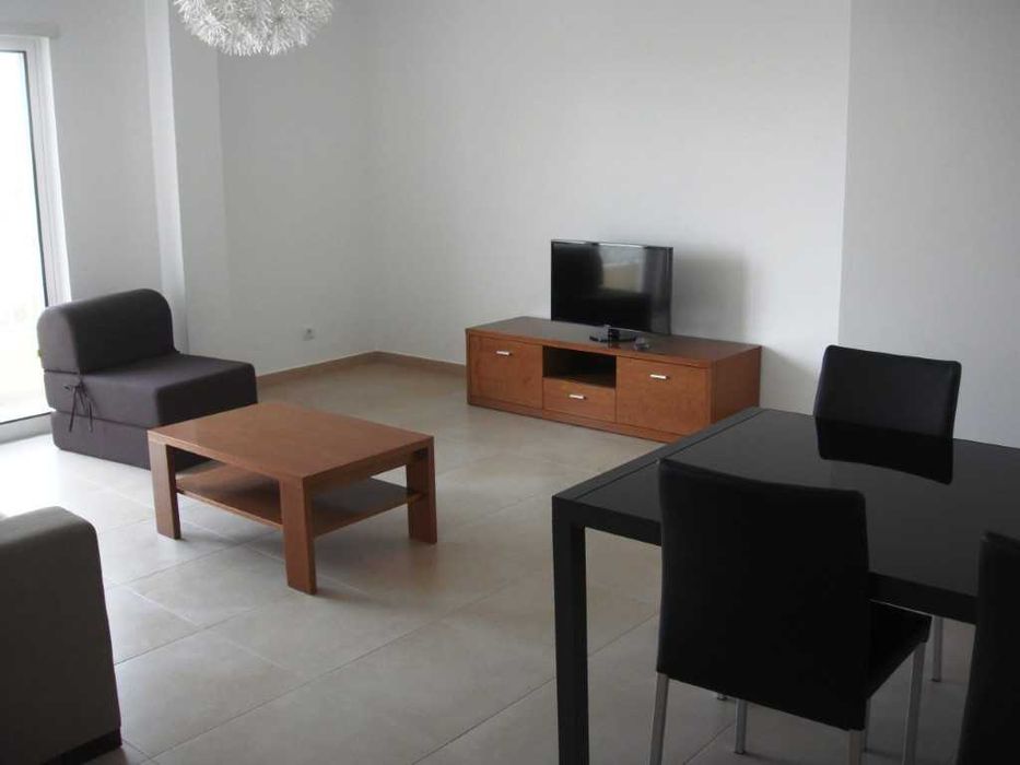 T1 -4/5 pessoas Altura churrasqueira, terraço, 120 Mts da praia. DESDE