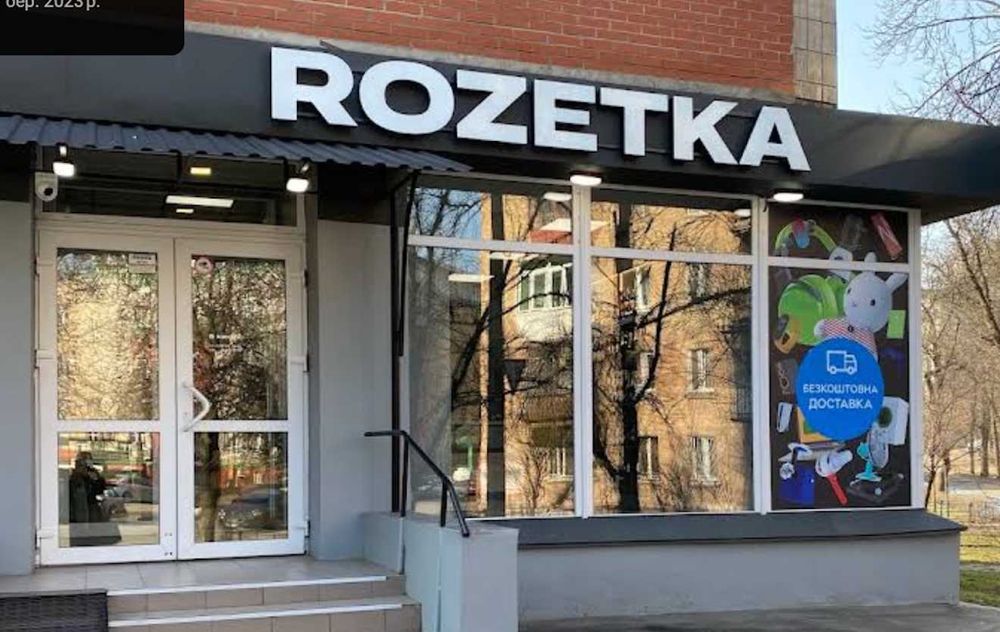 Торгове приміщення з мережевим орендарем, фасад, локація
