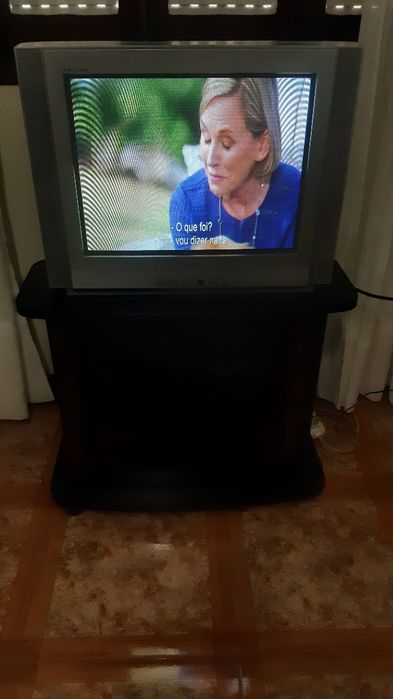 Televisor + móvel empecabel