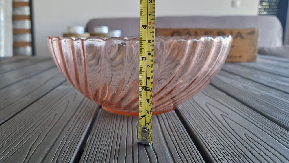 Taça de vidro rosa velho