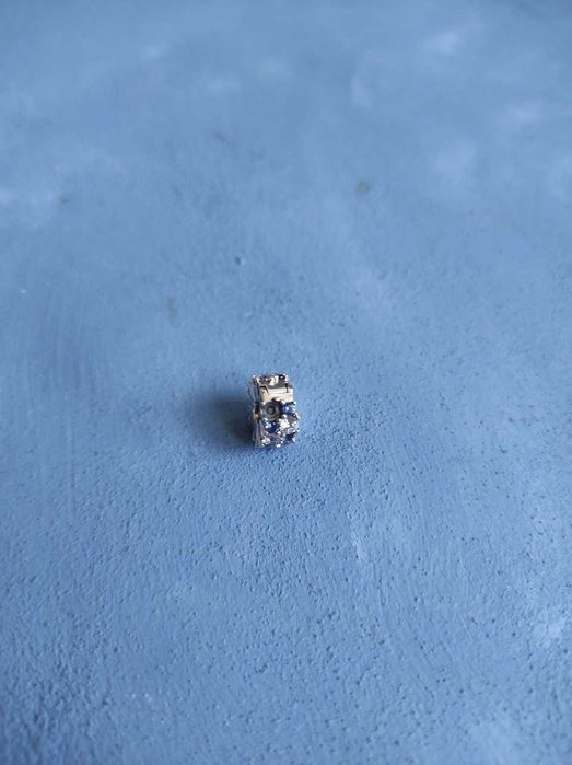 Pandora lśniący niebiesko-przezroczysty klips charms Srebro