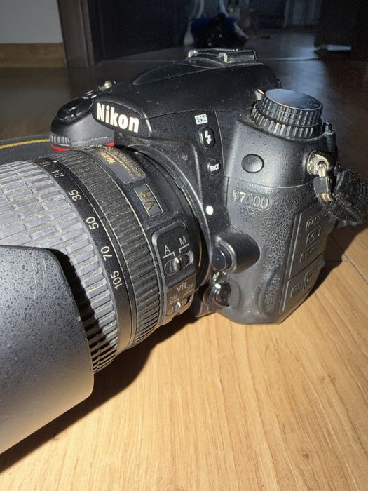 Listrzanka Nikon D7000 z obiektywem Nikkor