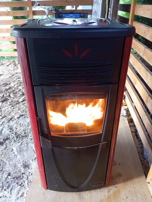 Piecyk  kominek piec koza na pellet, pelletowy  włoski 9 kw
