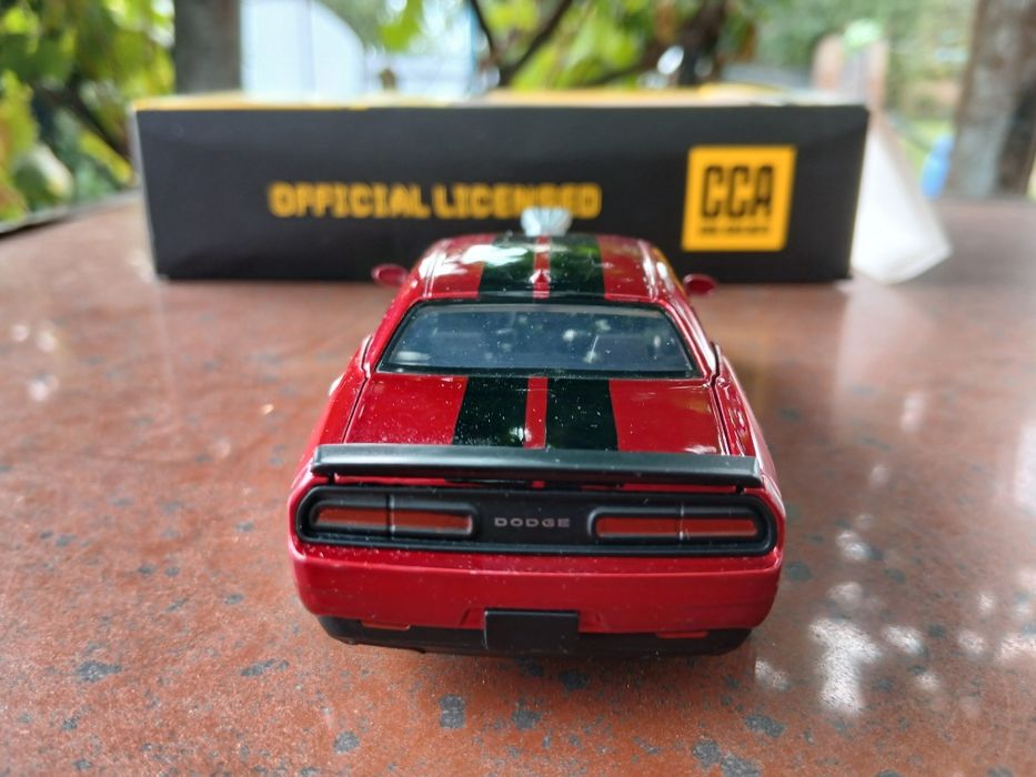 Машинка Dodge Challenger  srt