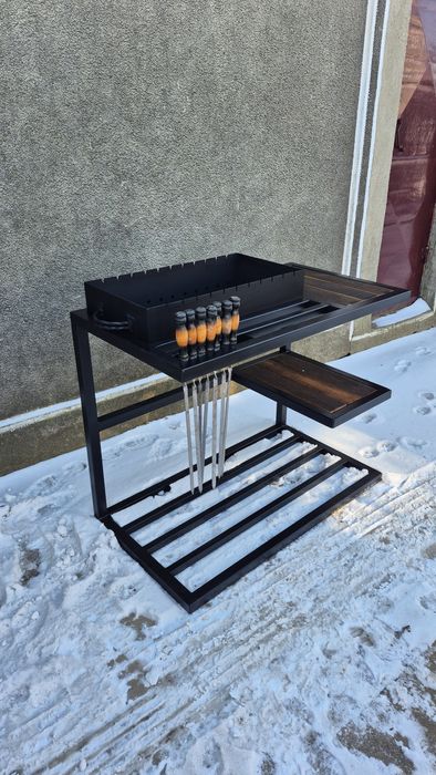 Мангал с большими столиками, на 11 шампуров