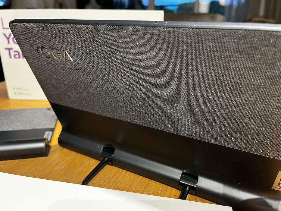 Dwa tablety Lenovo Yoga 11 Tab