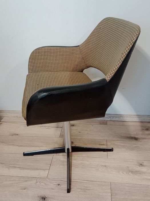 Fotel obrotowy PRL „ Muszelka"