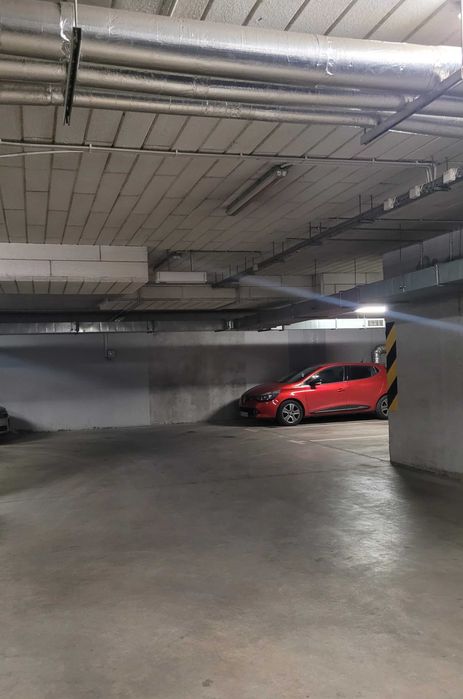 Miejsce postojowe w garażu podziemnym, blisko linii Metra M2, stacja Kondratowicza