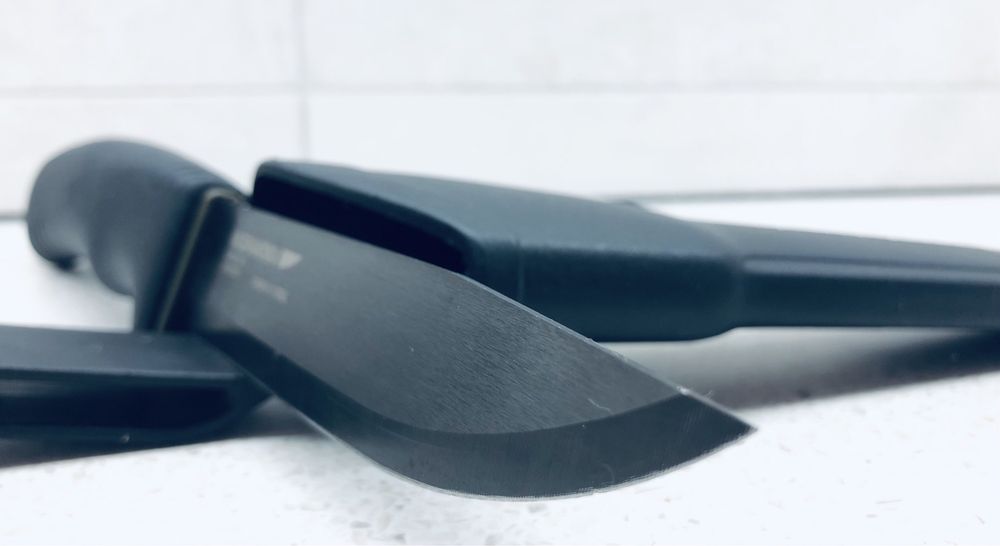 Nóż Mora Bushcraft Blackblade (C) z kaburą