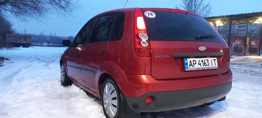 Ford Fiesta 1.4л. Автомат. Газ-бенз