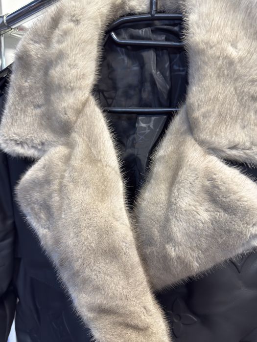 куртка з норковим воротником louis vuitton