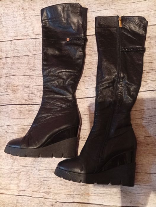 Шкіряні чобітки.