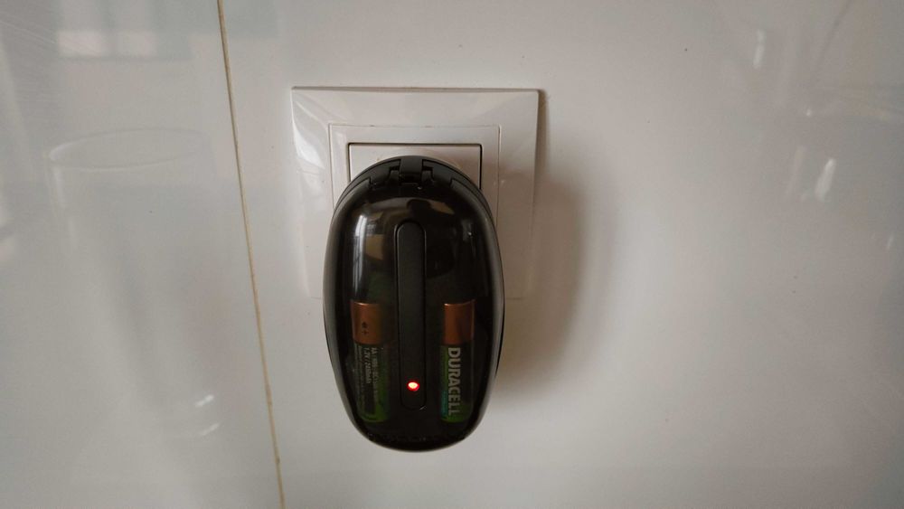 mini carregador Duracell de pilhas recarregáveis (AAA, AA)