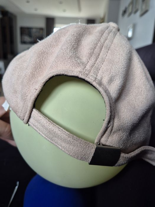Czapka z daszkiem zamszowa pudrowa róż