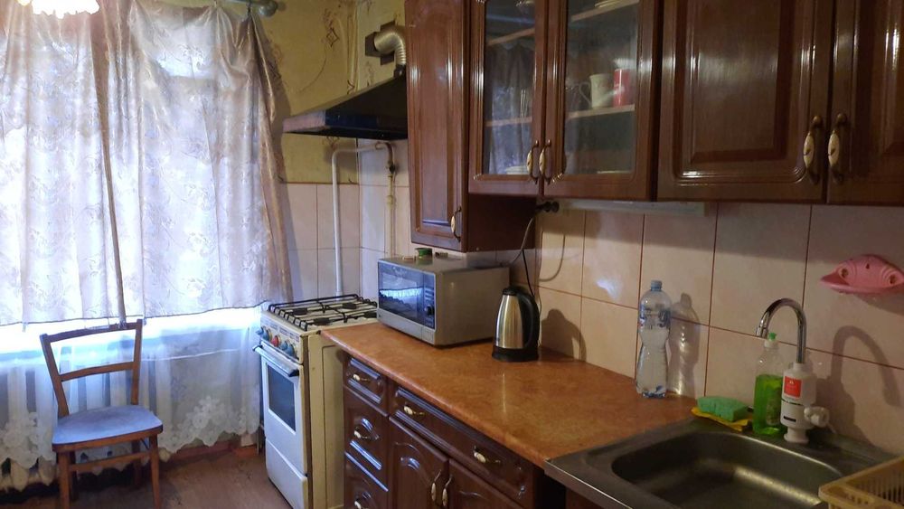 Здам  3 - к квартиру (м-рн артема,стомотологія).Власник.