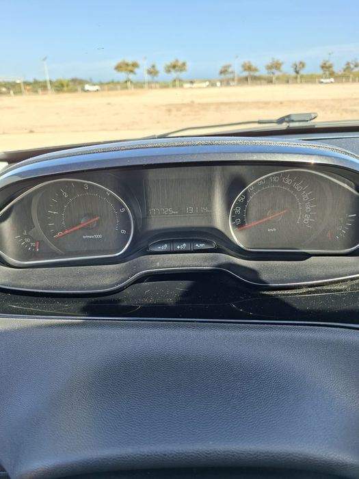 Peugeot 208 1.4 HDI — photo 2