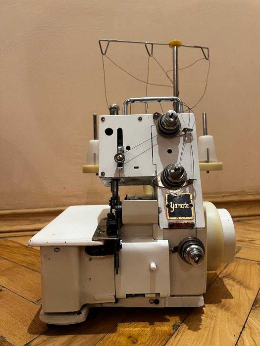 Оверлок тринитковий