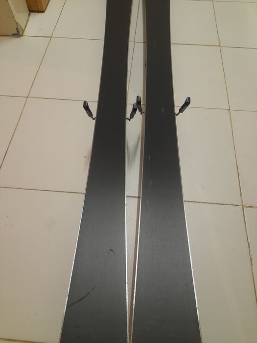 Skis Rossignol novos + Batons