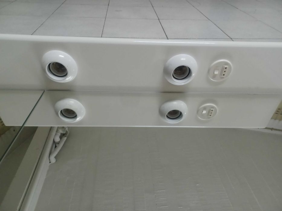 Espelho de casa de banho WC com iluminação