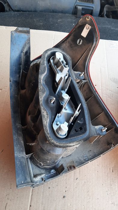 Lampa tylna Toyota Avensis t25 kombi oryginał