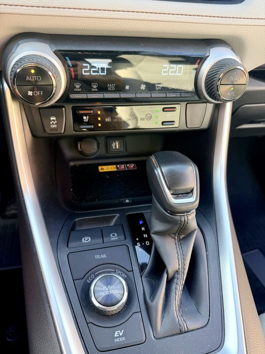 Toyota Rav-4 2023 r 2.5 hybryda Executive