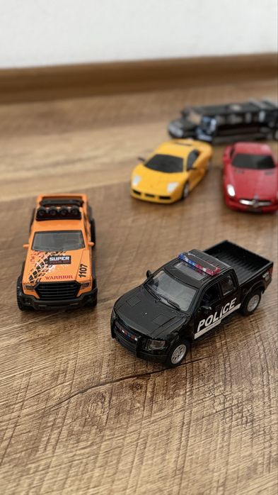 6 різних машинок