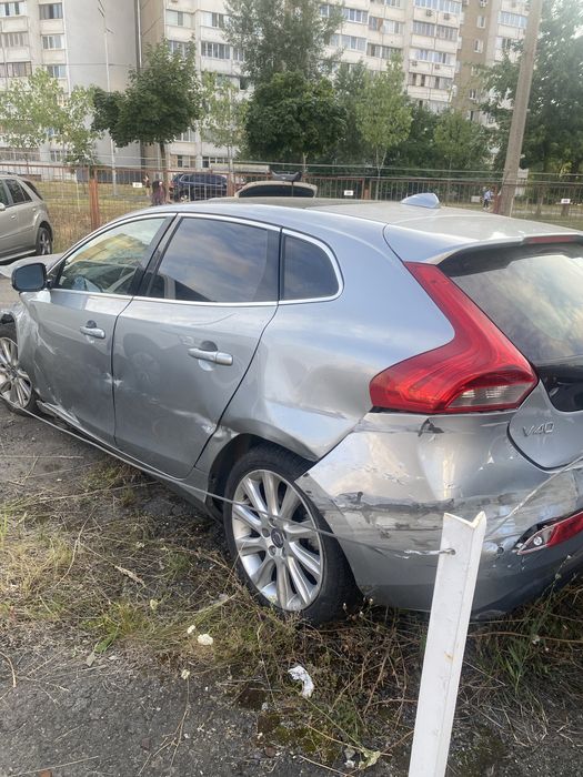 Volvo v40, після ДТП