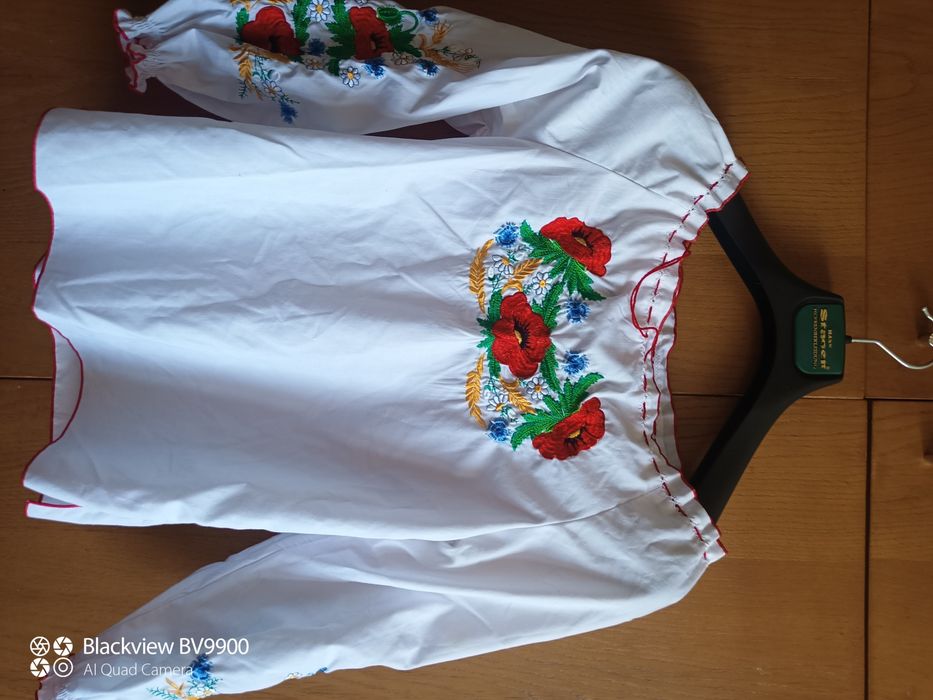 Вишиванки,дитячі і жіноча.